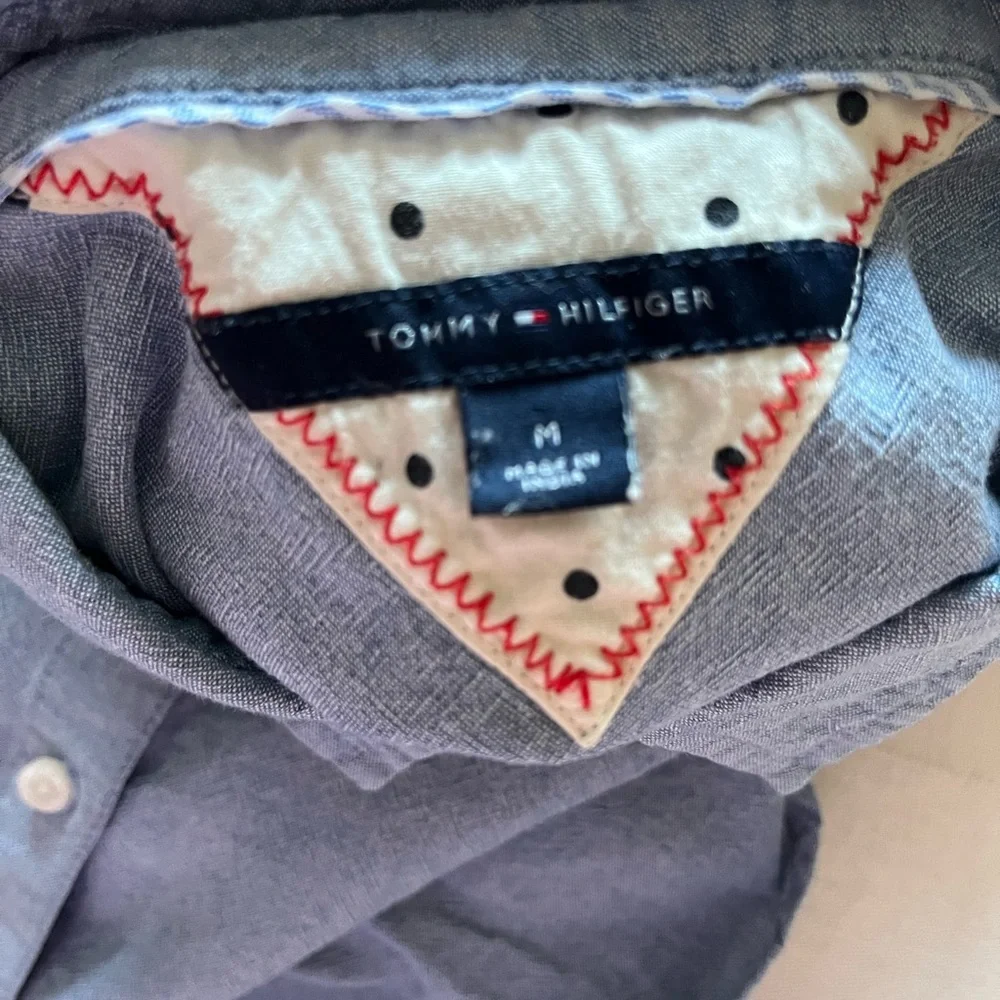 Tommy Hilfiger Vintage Light Blue Casual Button-Down Shirt With Pockets - Picture 4 of 10
